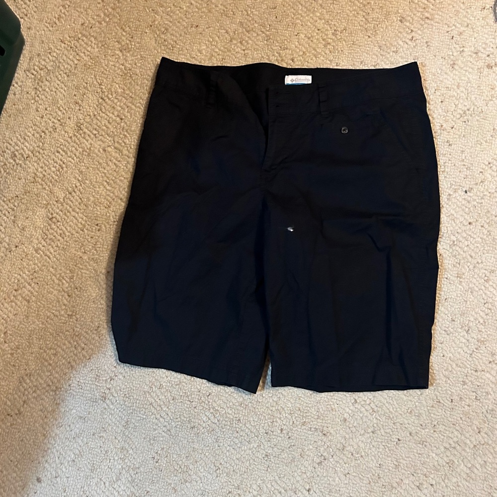 16 black Columbia shorts